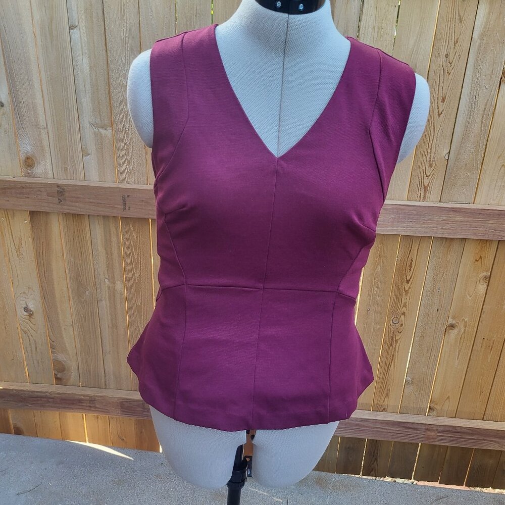 G v neck maroon zip back sleeveless top Xsmall